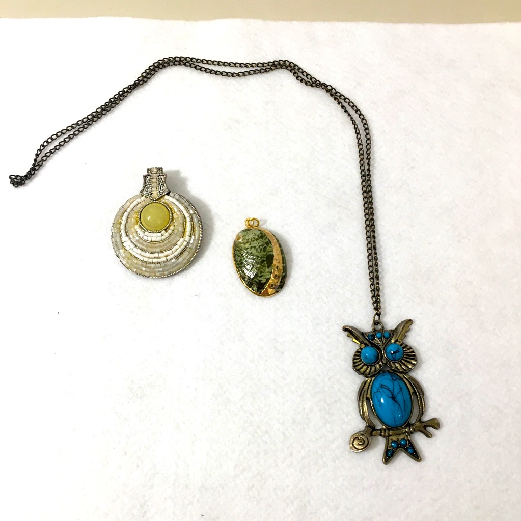 Antique Gold Toned Owl Necklace 2 Pendants 15$